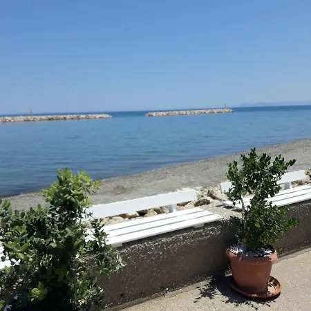 Holiday home Gina's